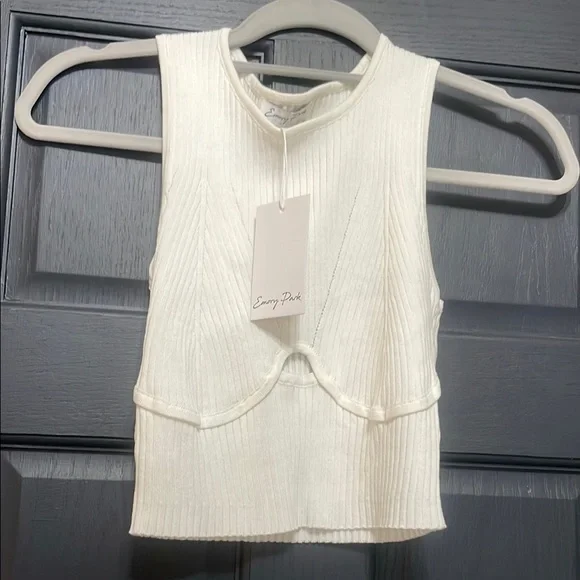 Ivory Ribbed Sleeveless Crop Top NWT - Picture 1 of 2